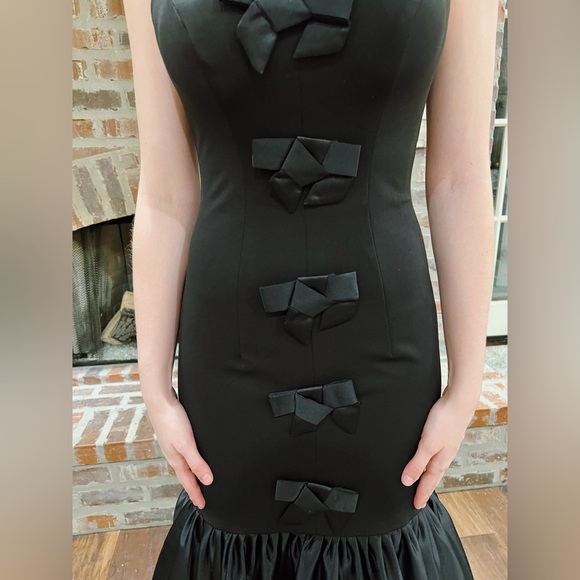 Ruffled Hem Maxi Prom dress w/ bows - Picture 3 of 6